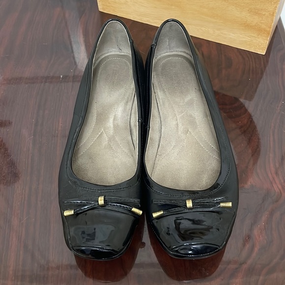 NATURALIZER Ballet Flats with Bow Detail - 8.5 US (Black) - Picture 2 of 5